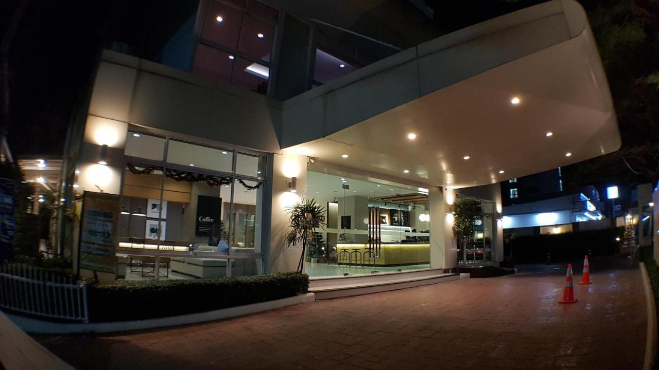 The Royalbee Aparthotel Bangkok Extérieur photo