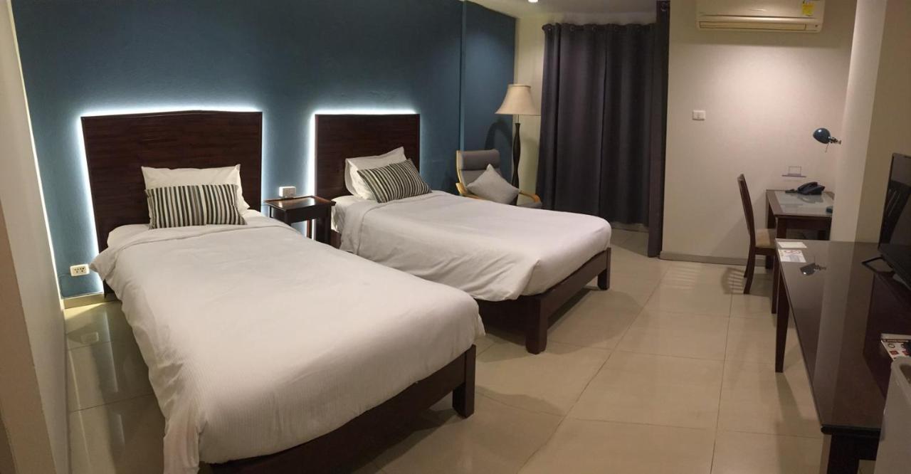 The Royalbee Aparthotel Bangkok Extérieur photo