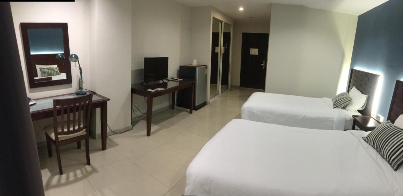 The Royalbee Aparthotel Bangkok Extérieur photo
