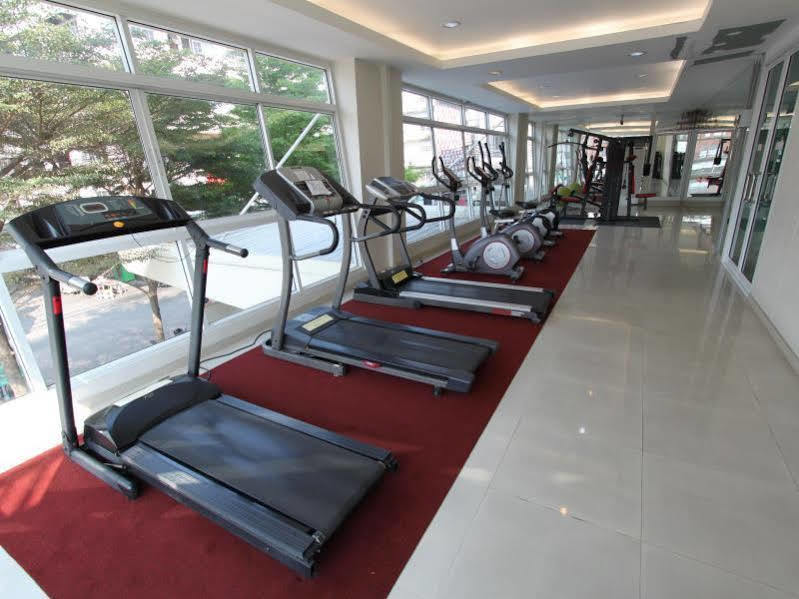 The Royalbee Aparthotel Bangkok Extérieur photo