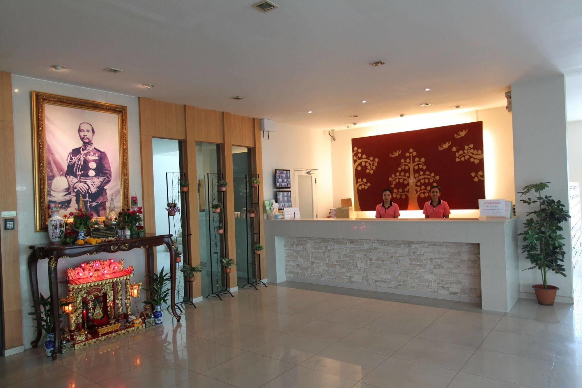 The Royalbee Aparthotel Bangkok Extérieur photo