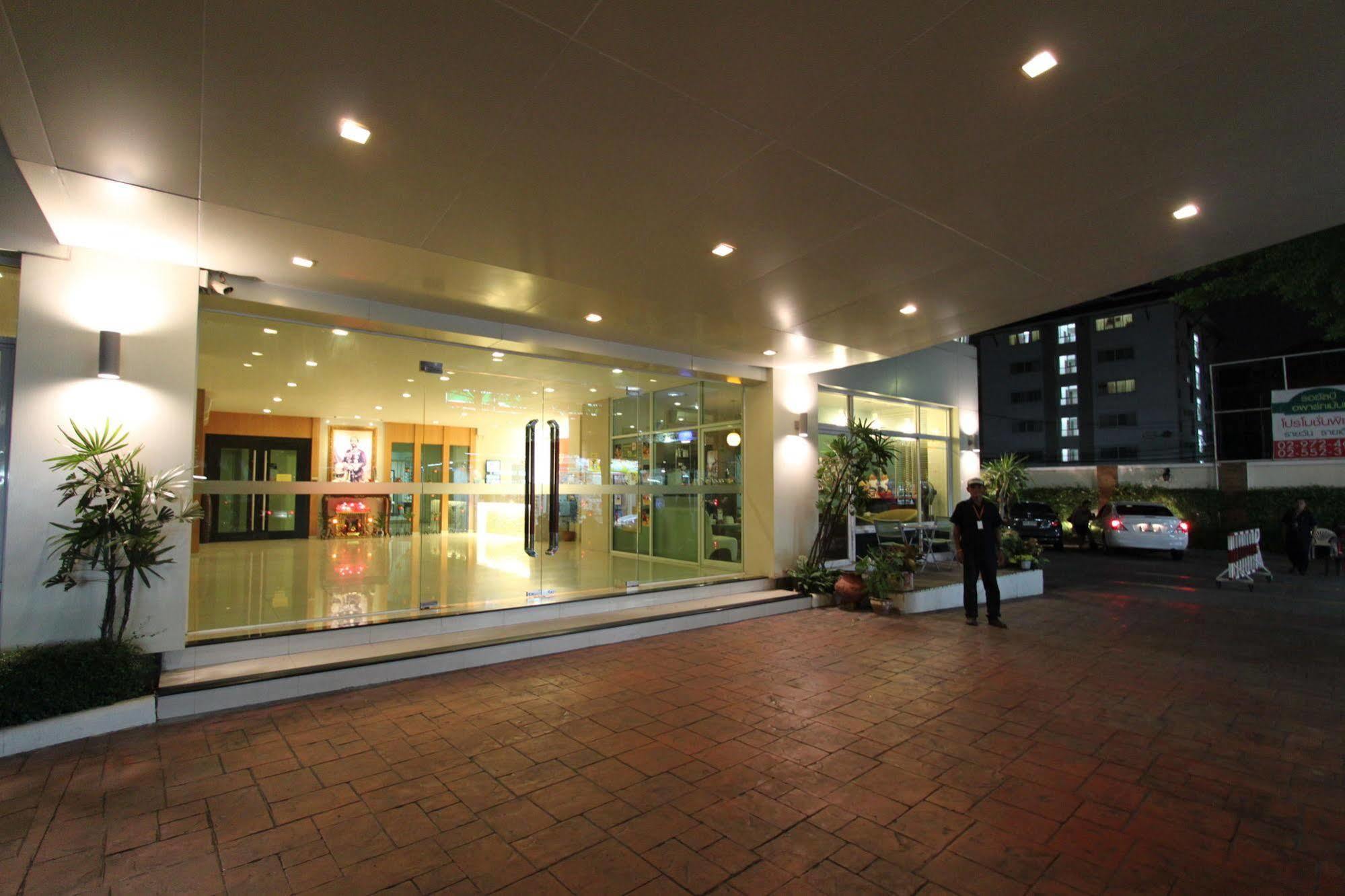 The Royalbee Aparthotel Bangkok Extérieur photo