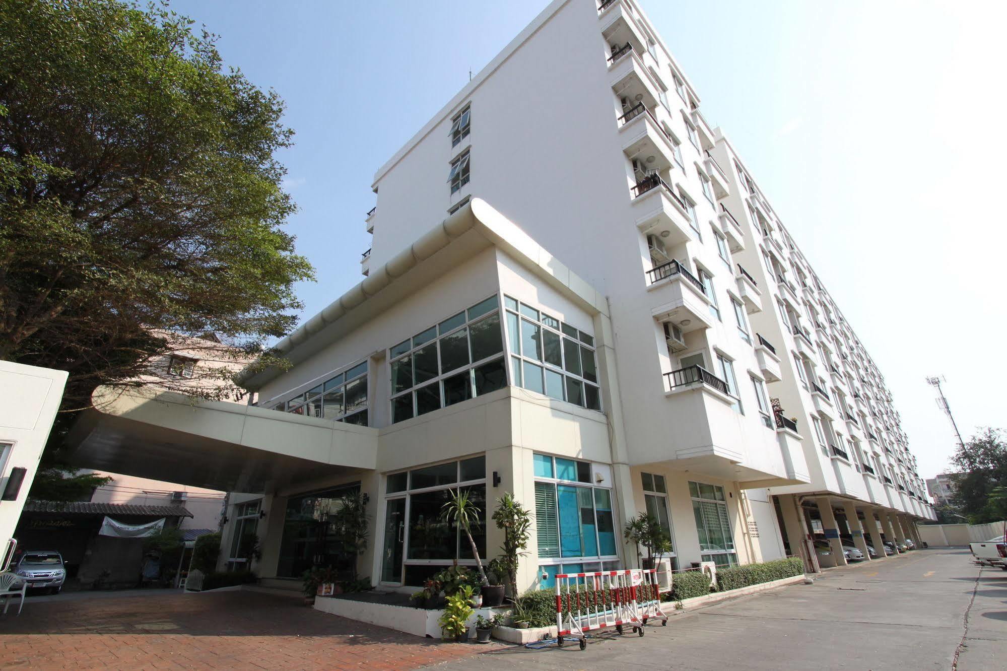 The Royalbee Aparthotel Bangkok Extérieur photo